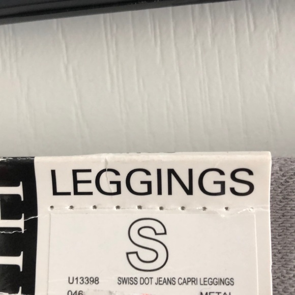 Swiss dot jeans Capri leggings - Picture 3 of 4